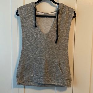 ✨ANY 2 FOR 15 ANY 3 FOR 20✨- Sleeveless Forever21 Hooded Vest
